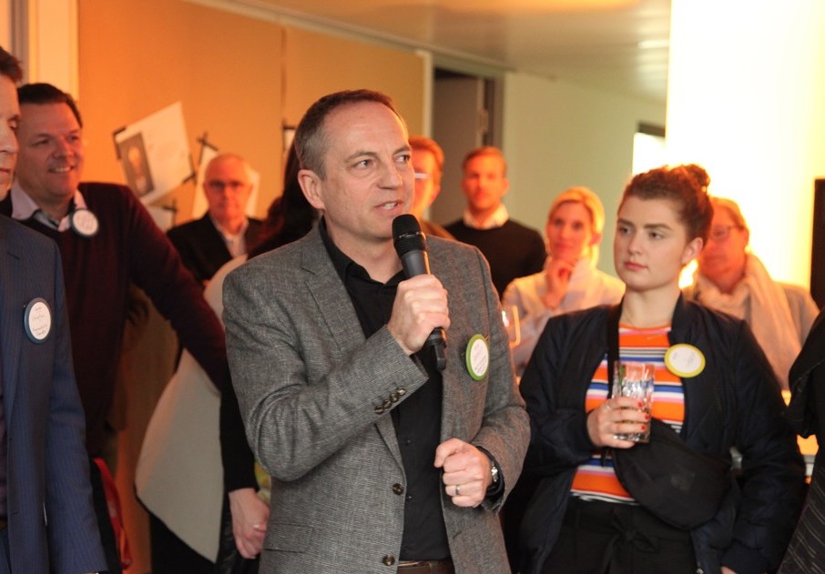 no line dinner Bernd Eigenstetter no line dinner Bernd Eigenstetter welcoming