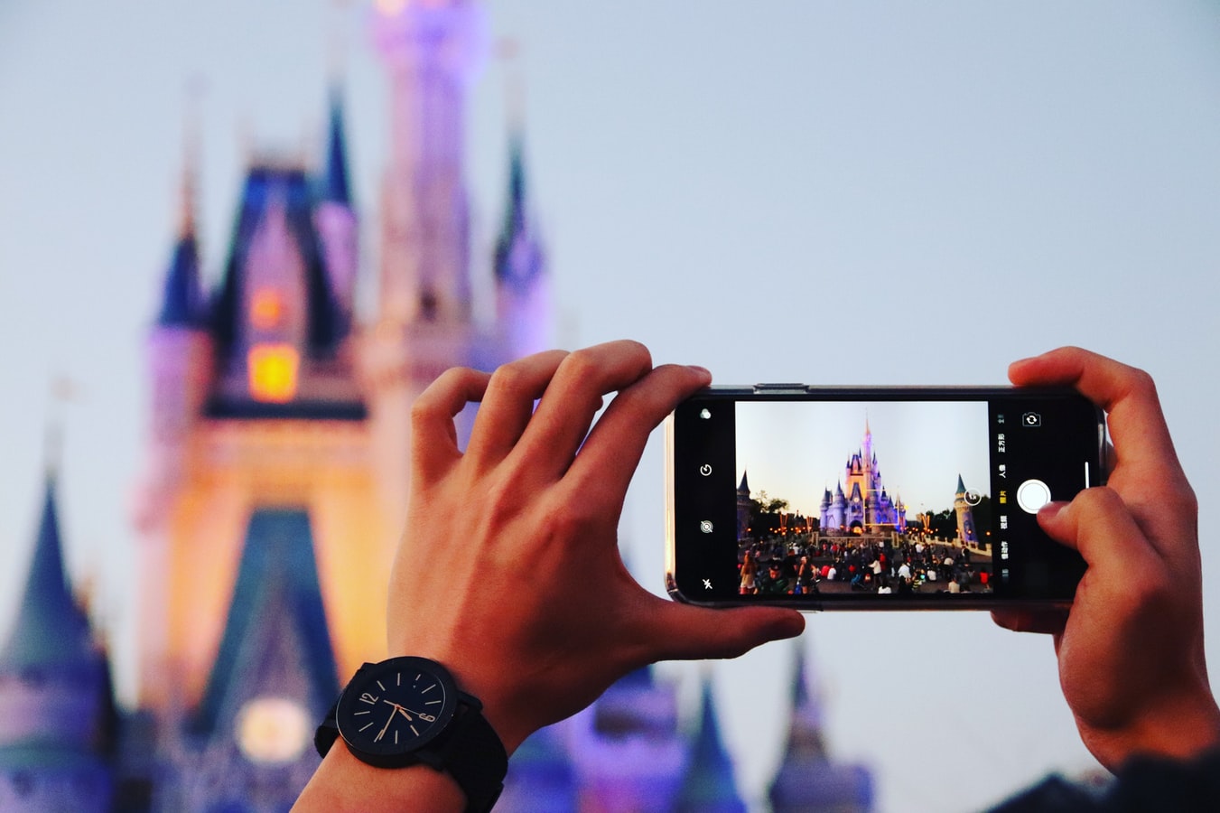 Disney as an example of exceptional customer experiences, personalized interactions, emotional loyalty, innovation and perfect employee development