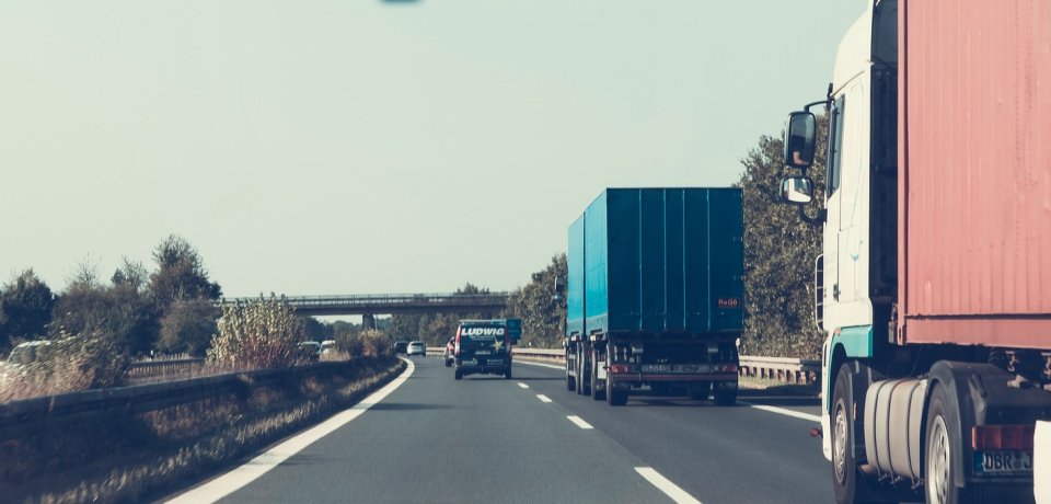 highway-g042565f10_1920-1920x679