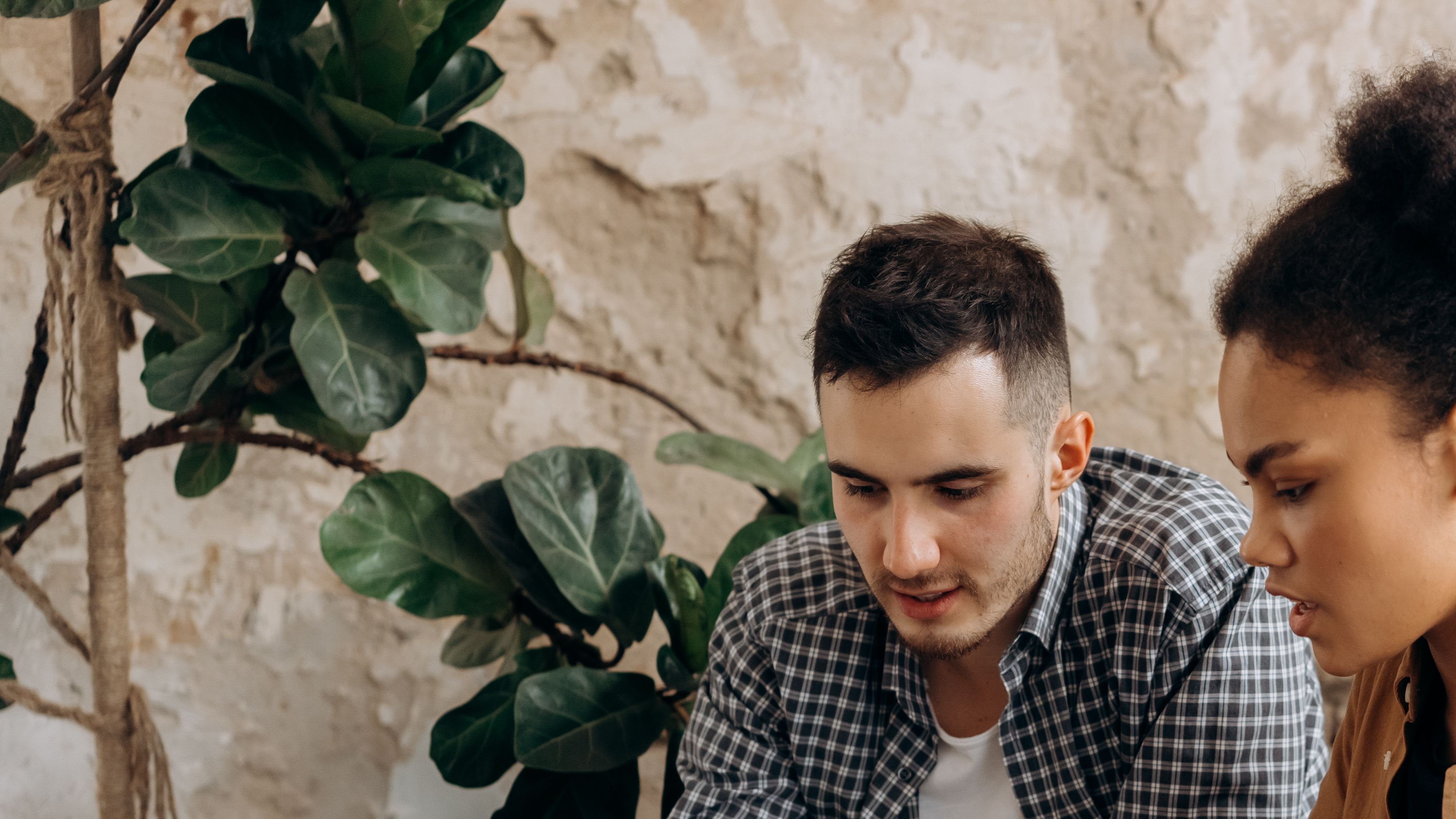 pexels-mikhail-nilov-6894016-4000x2252