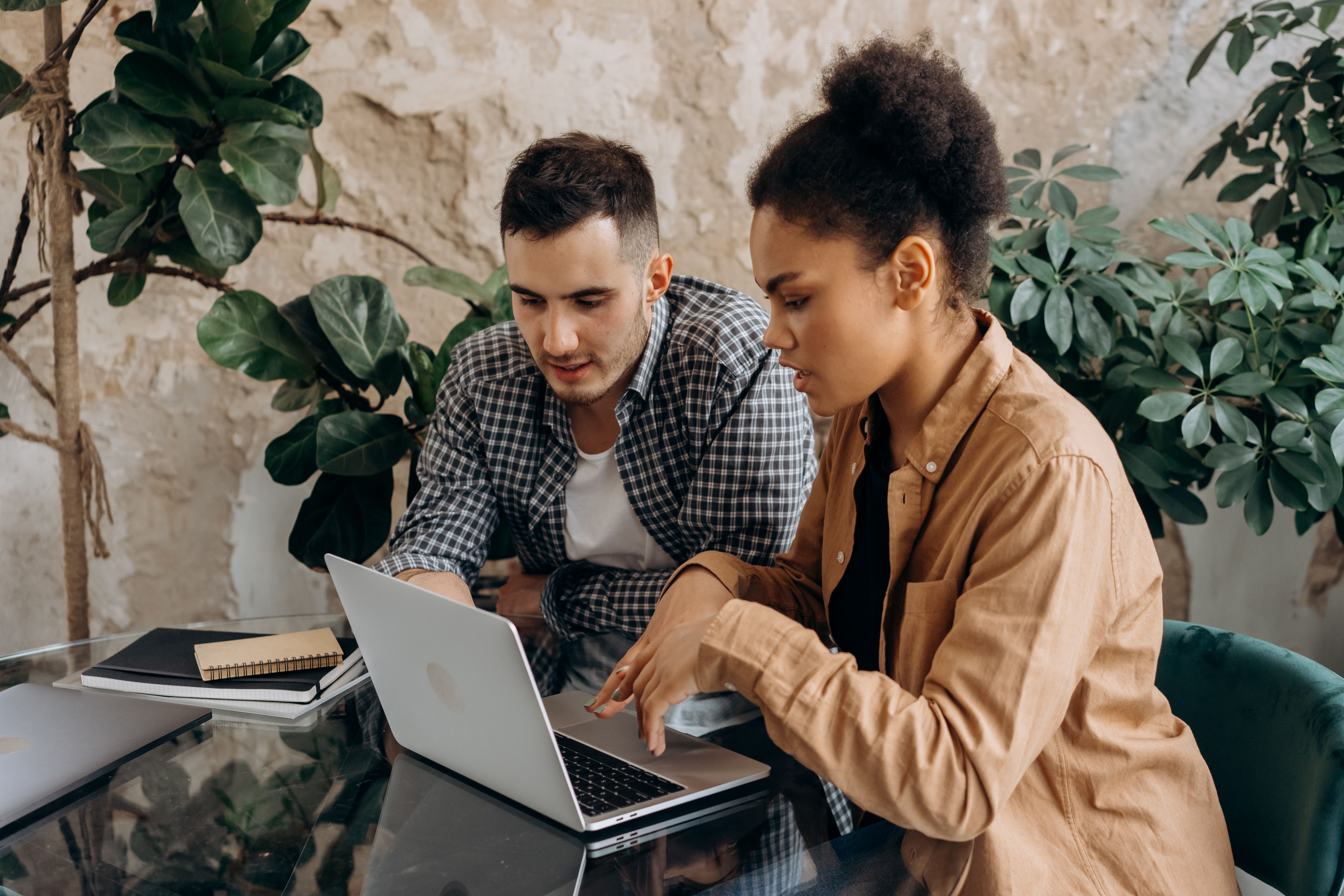 Kundenorientierung und Customer Journey Design Ziel des kundenorientierten Managements und von Customer Journeys ist es, das Kundenerlebnis an jedem Touchpoint zu verbessern