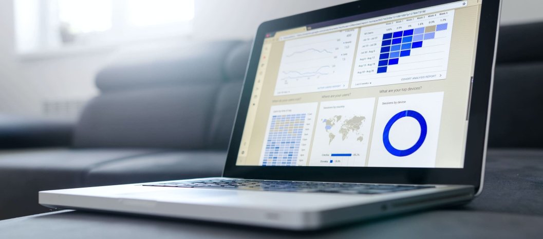 We define the right data analytics strategy for your company including a structured use case funnel management and data asset valuation